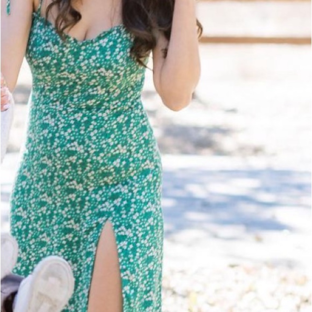 Dress - Picture 2 of 5